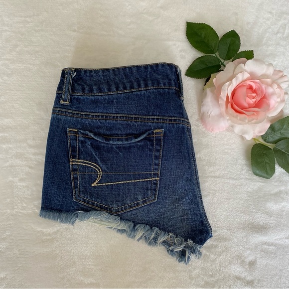 AMERICAN EAGLE SHORTIE JEAN SHORTS SIZE 2 - Picture 3 of 8